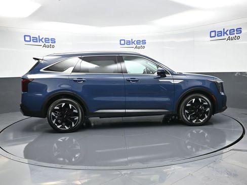 New 2025 Kia Sorento EX image 9