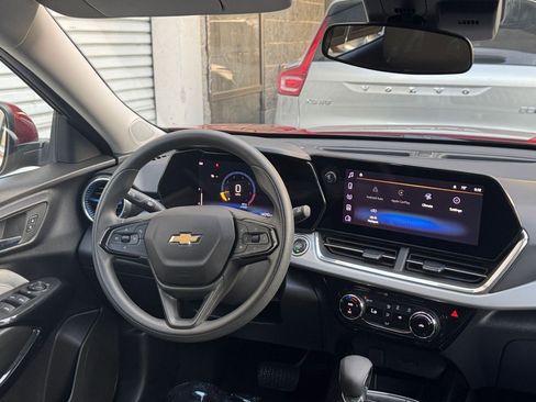 Used 2025 Chevrolet Trax LT image 32
