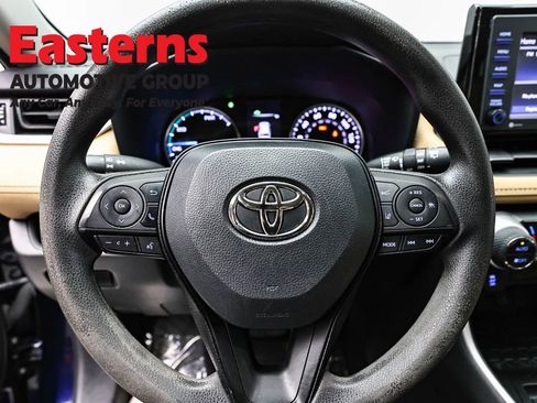 Used 2022 Toyota RAV4 XLE AWD/4WD image 10