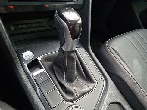 Used 2022 Volkswagen Tiguan SE R-Line image 15