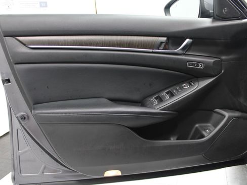 Used 2018 Honda Accord Touring image 11