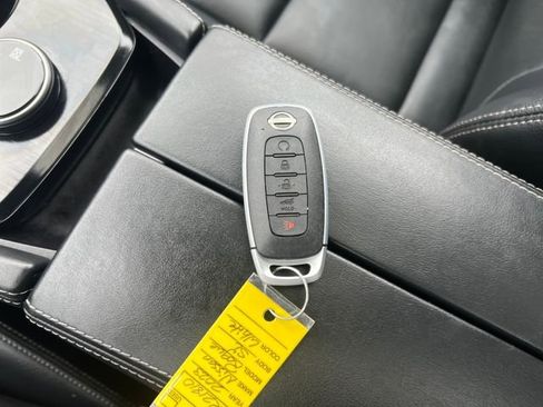 Used 2023 Nissan Rogue SL w/ SL Premium Package image 34