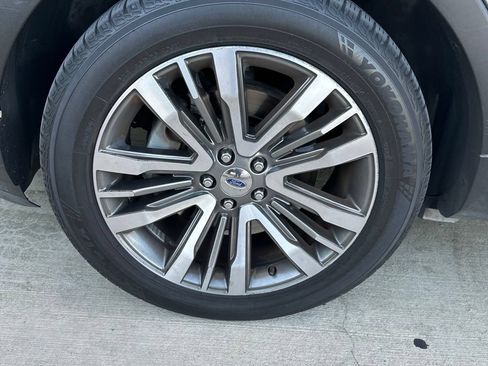 Used 2017 Ford Explorer Platinum AWD/4WD image 3