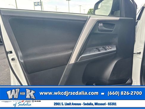 Used 2017 Toyota RAV4 LE AWD/4WD image 17