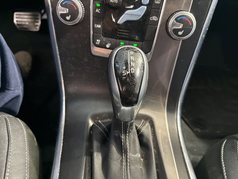 Used 2017 Volvo XC60 T6 R-Design w/ Climate Package image 28