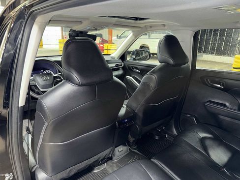 Certified 2024 Toyota Highlander XLE AWD/4WD image 28