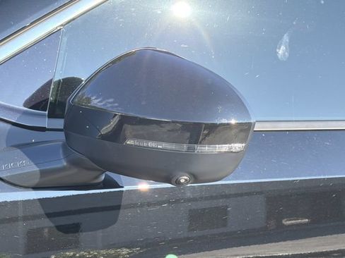 Used 2025 Nissan Kicks SR FWD image 5