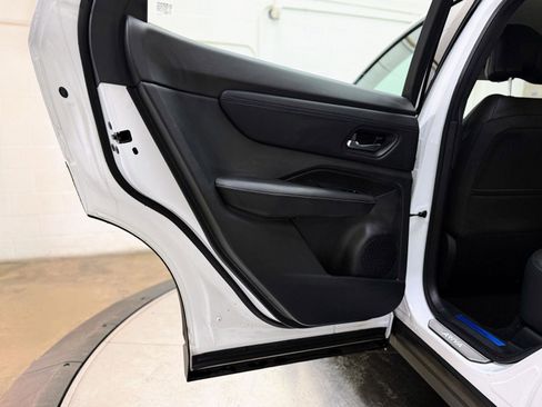 Used 2024 Nissan Ariya AWD image 15