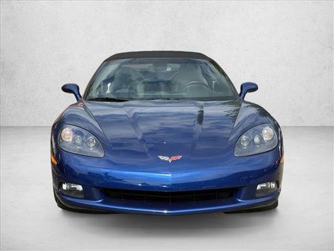 Used 2005 Chevrolet Corvette Convertible RWD image 2