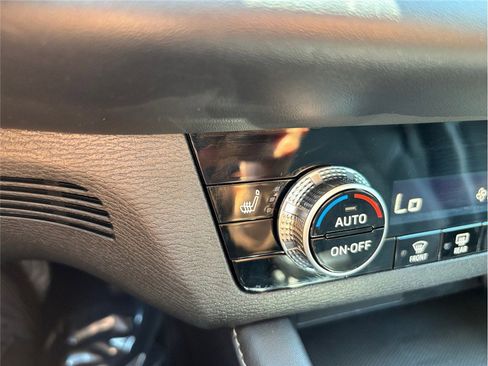 Used 2023 Mitsubishi Outlander SE image 33