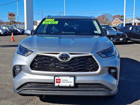 Certified 2024 Toyota Highlander XLE image 2