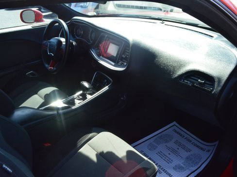 Used 2015 Dodge Challenger SXT w/ Driver Convenience Group RWD image 20
