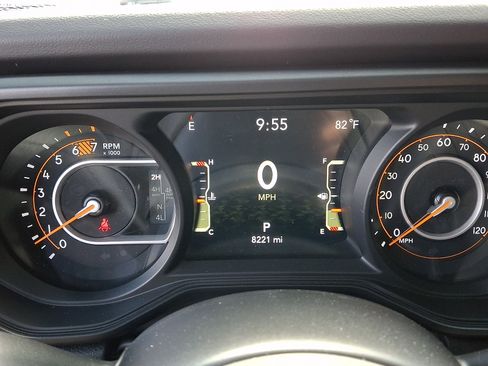 Used 2025 Jeep Wrangler Unlimited Rubicon AWD/4WD image 18
