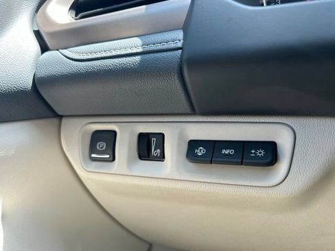 Used 2023 GMC Acadia Denali AWD/4WD image 19