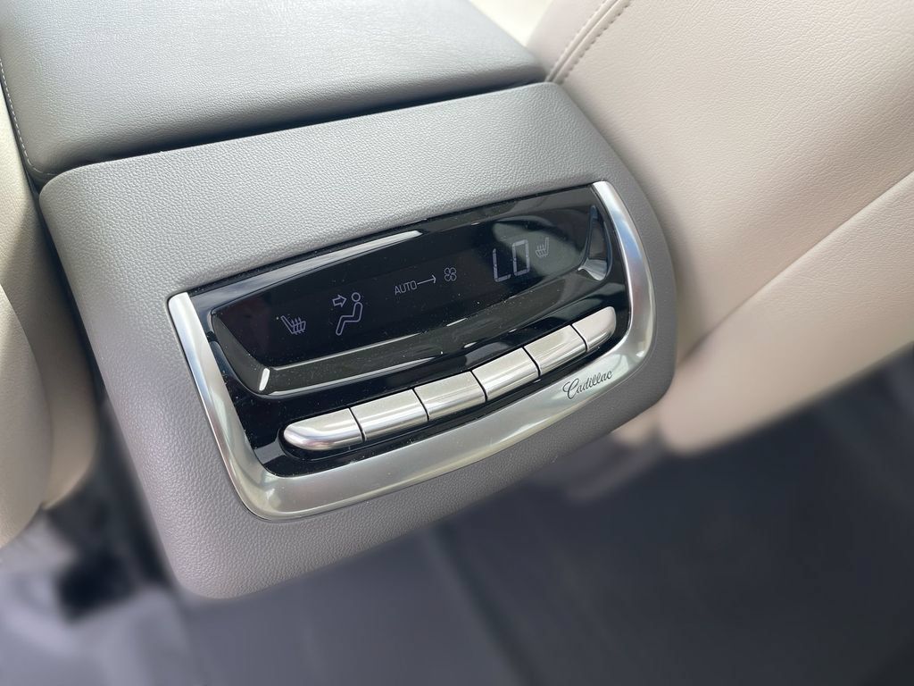Certified 2024 Cadillac XT6 Premium Luxury w/ LPO, Floor Liner Package AWD/4WD image 33