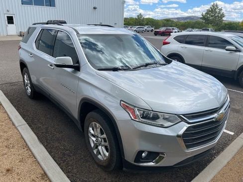 Used 2020 Chevrolet Traverse LT image 9