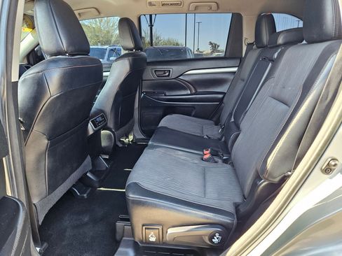 Used 2017 Toyota Highlander Plus w/ Protection Package #3 FWD image 22