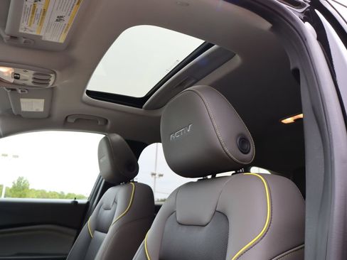 Used 2025 Chevrolet Trax ACTIV w/ Sunroof Package FWD image 25