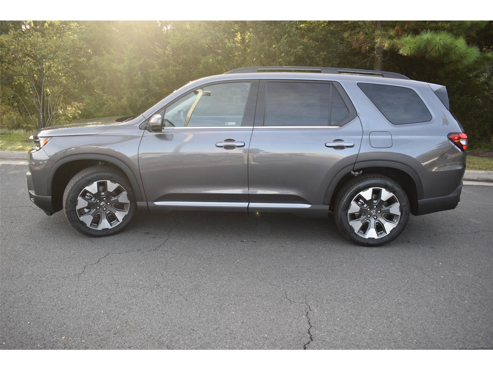 New 2026 Honda Pilot Touring image 4