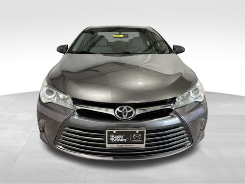 Used 2016 Toyota Camry image 2