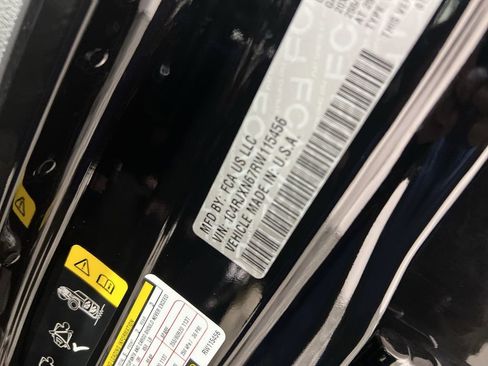 Used 2024 Jeep Wrangler Unlimited w/ Convenience Group AWD/4WD image 30