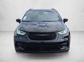 Used 2021 Chrysler Pacifica Limited w/ Uconnect Theater Family Group video 2