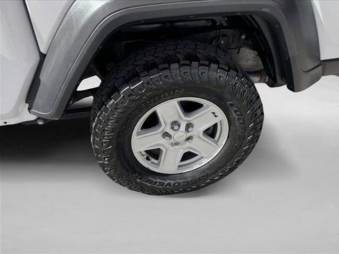 Used 2020 Jeep Gladiator Sport w/ Quick Order Package 24S AWD/4WD image 9