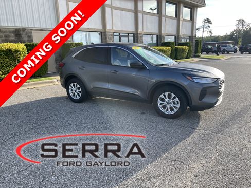 Used 2023 Ford Escape Active w/ Tech Pack #1 AWD/4WD image 1