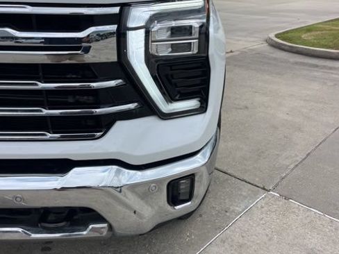 Used 2025 Chevrolet Silverado 2500 LTZ w/ LTZ Convenience Package AWD/4WD image 16