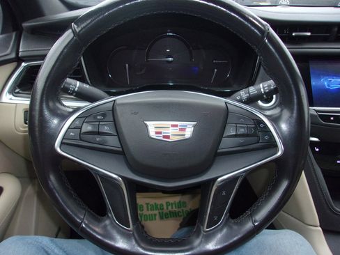 Used 2018 Cadillac XT5 AWD image 18