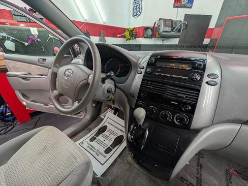 Used 2007 Toyota Sienna LE image 13