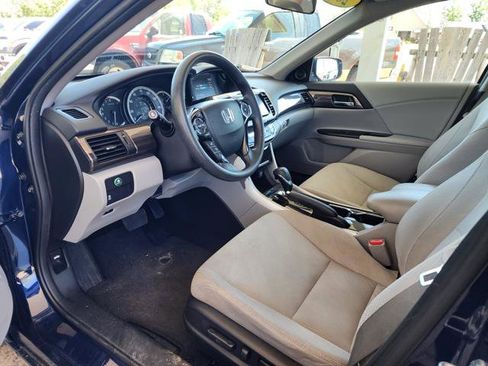 Used 2017 Honda Accord EX image 8