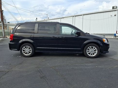 Used 2016 Dodge Grand Caravan SXT FWD image 7