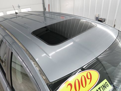 Used 2009 Dodge Journey SXT w/ Flexible Seating Group FWD image 2