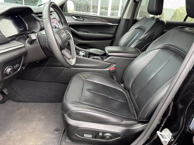 Used 2023 Jeep Grand Cherokee L Limited w/ Black Appearance Package AWD/4WD image 16