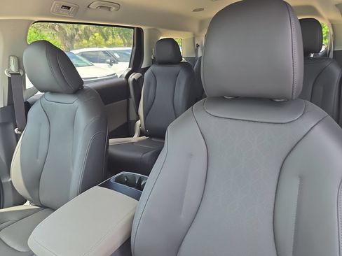 New 2027 Kia Carnival FWD image 22
