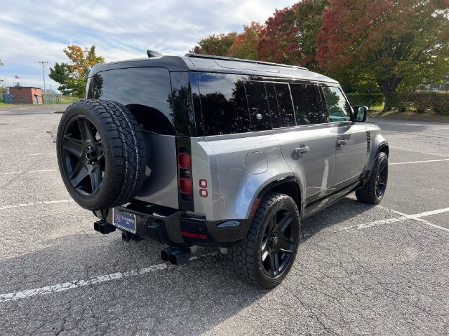 Used 2024 Land Rover Defender 110 X-Dynamic SE AWD/4WD image 11
