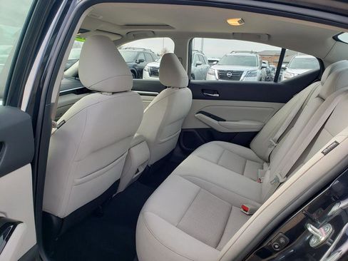 Used 2021 Nissan Altima 2.5 SV w/ SV Premium Package image 17