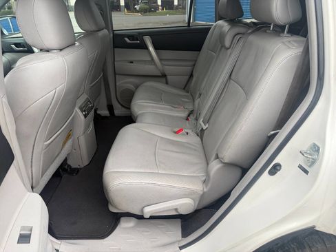 Used 2012 Toyota Highlander SE w/ Tow Pkg image 15