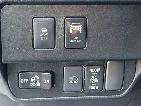 Used 2022 Toyota Tacoma TRD Off-Road w/ Technology Package AWD/4WD image 8