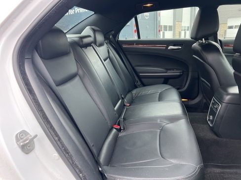Used 2014 Chrysler 300 AWD w/ Driver Convenience Group image 14