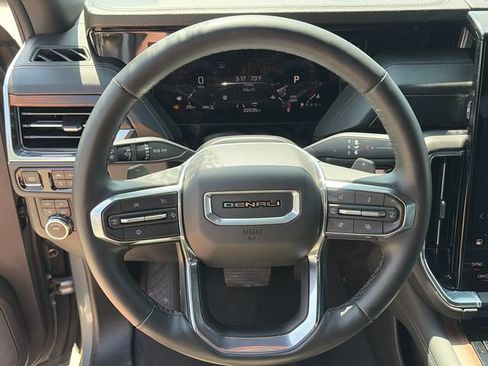 Used 2025 GMC Yukon XL Denali AWD/4WD image 22