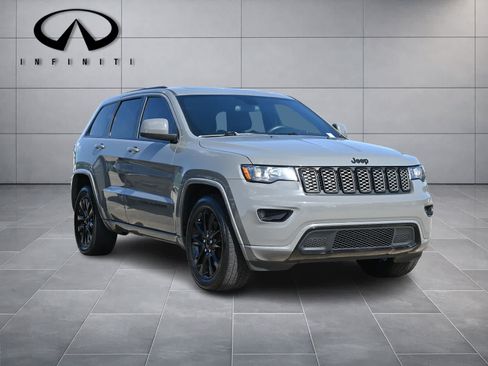 Used 2021 Jeep Grand Cherokee Laredo X RWD image 3
