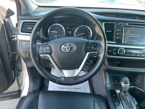 Used 2017 Toyota Highlander XLE AWD/4WD image 23