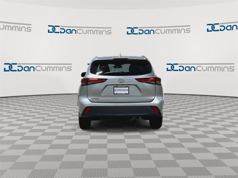 Used 2023 Toyota Highlander XLE image 7