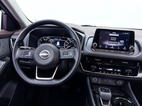 Used 2022 Nissan Rogue SV FWD image 3