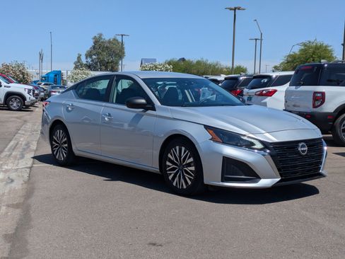 Used 2024 Nissan Altima 2.5 SV FWD image 7