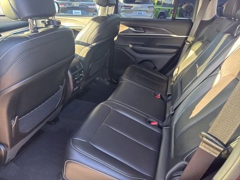 Used 2023 Jeep Grand Cherokee Limited w/ Trailer Tow Prep Group (B) AWD/4WD image 13
