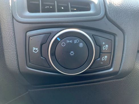 Used 2016 Ford Focus SE FWD image 18