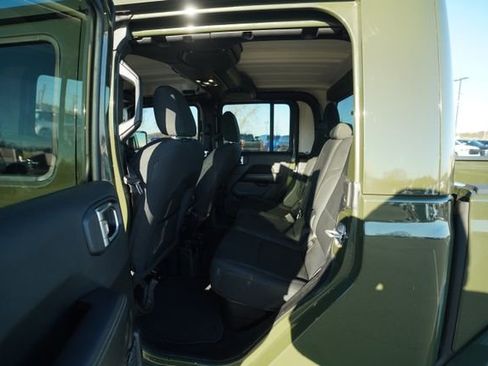 Used 2021 Jeep Gladiator Overland w/ LED Lighting Group image 15